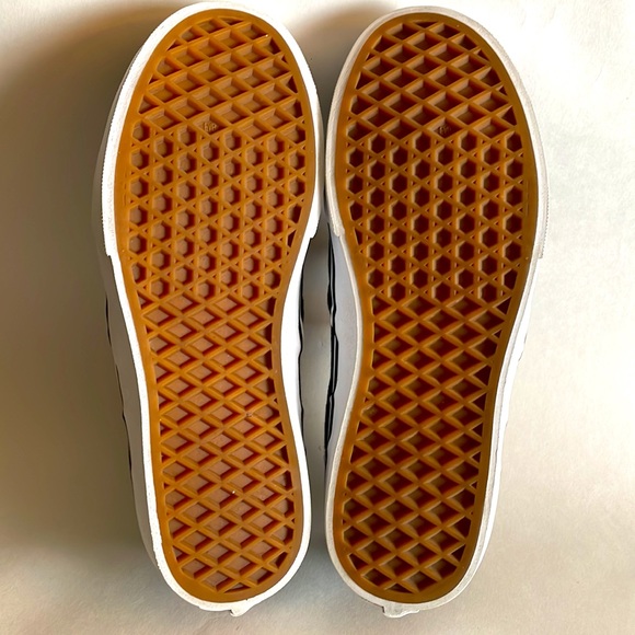 VANS•CLASSIC SLIP ON•BLACK •BUTTERFLIES•FLOWERS•WOMENS 6.5 / MISSY GIRLS 5 - Picture 7 of 8